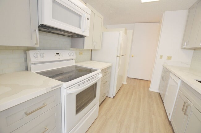 Building Photo - Century Center 2 bed, 2 bath, 1 parking 10...