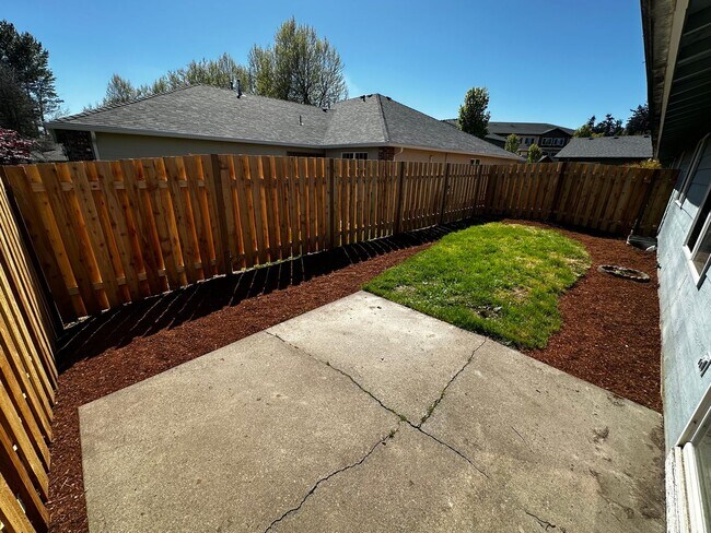 Building Photo - Recently Renovated Two Bedroom Two Bath Duplex
