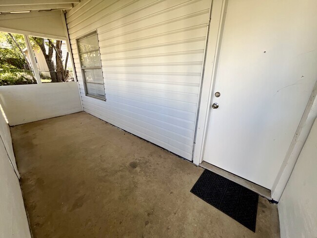 Building Photo - 3225 Knox St