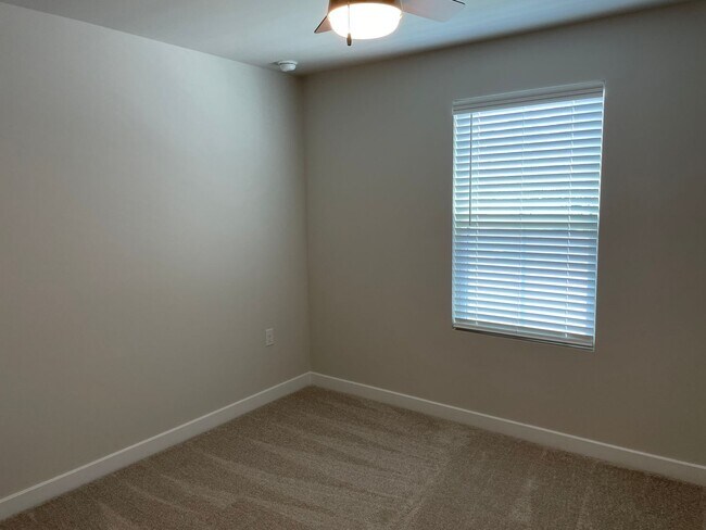 Building Photo - 3 Bedroom 2 Bathroom House In Hickman's Crossing