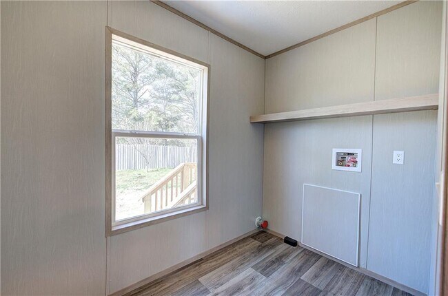 Building Photo - 81 Popham Rd