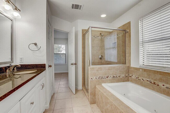 Building Photo - 17516 Klamath Falls Dr