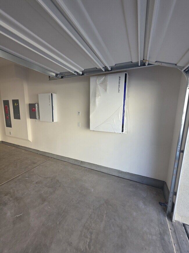 Building Photo - PRICE REDUCTION!! Sycamore Heights Masterpiece "Spacious 3-Bedroom Condo  with 3 Full Baths 1588 ...