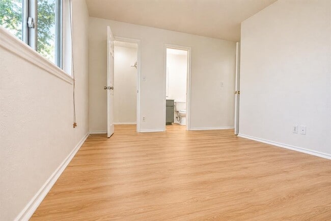 Building Photo - 8807 Springmail Cir