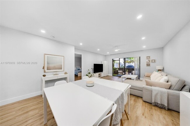 Building Photo - 130 S Cypress Rd