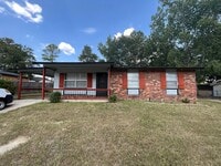 Building Photo - New On the Market!