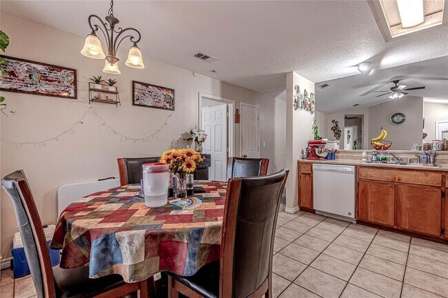 Building Photo - 110 Sendero Dr