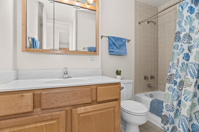 Building Photo - 6700 S South Shore Dr