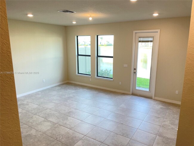 Building Photo - 2151 Appleton Cir S