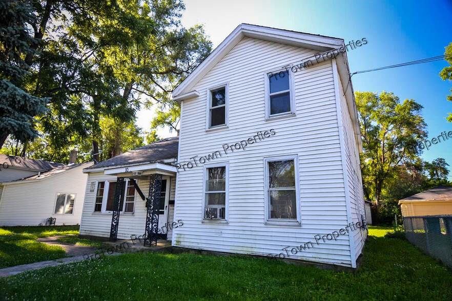 Primary Photo - 10 5th Ave