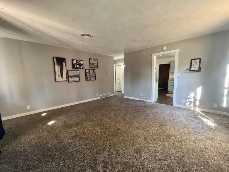 Building Photo - 240 St Andrew St