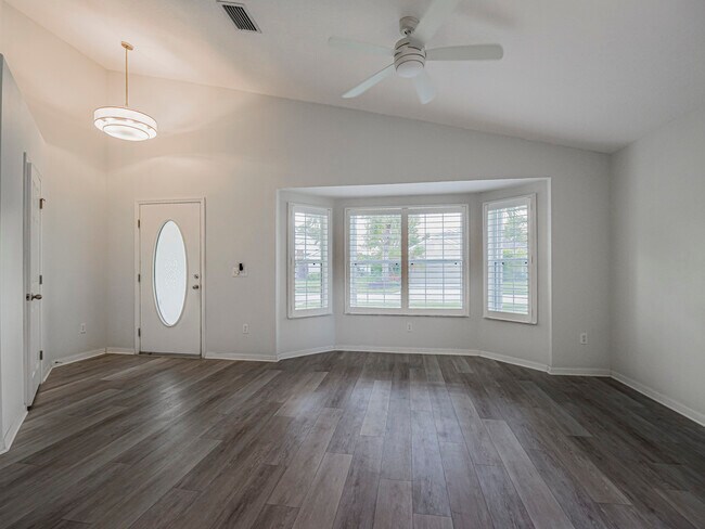 Building Photo - 105 Briarcliff Cir