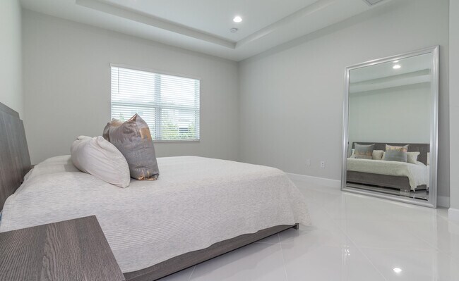 Building Photo - 15145 Cameo Ct