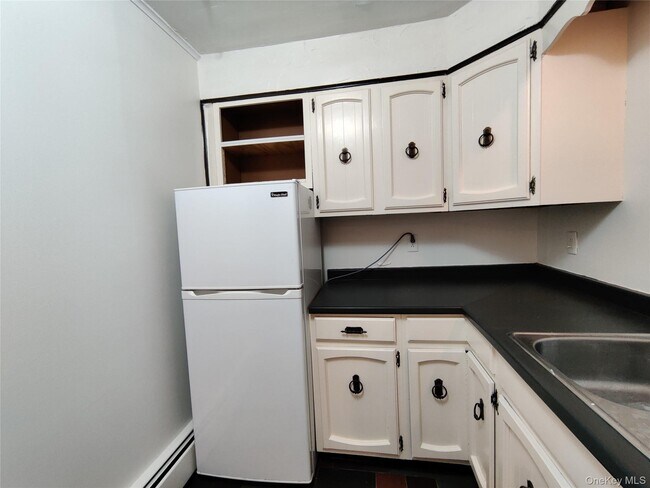 Building Photo - 81 Vineyard Ave