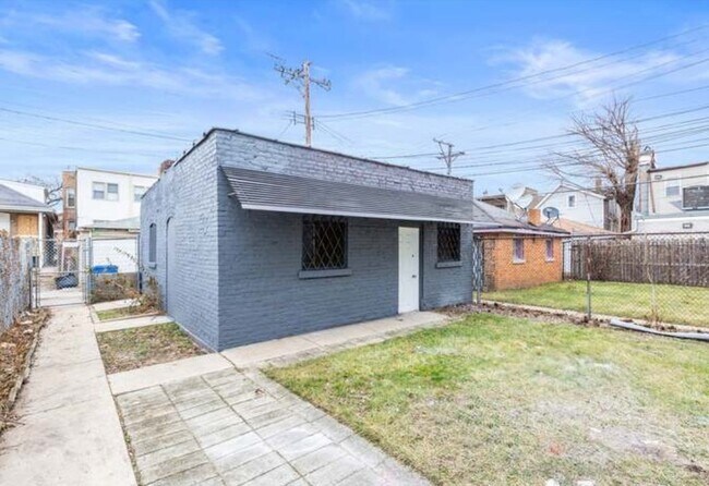 Building Photo - 7514 S Langley Ave