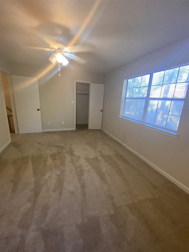 Building Photo - 3701 Donovan Dr
