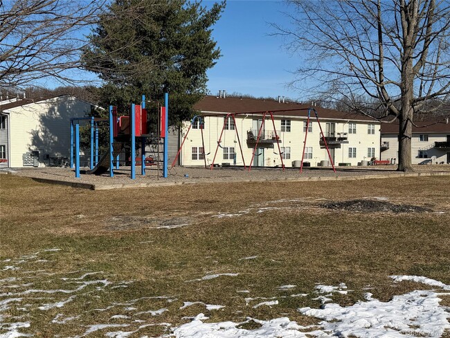 Building Photo - 276 Temple Hill Rd