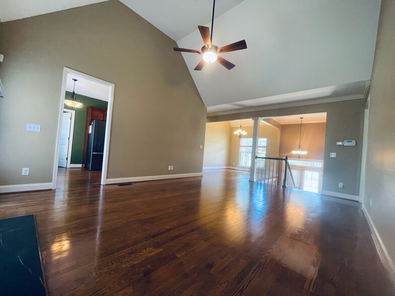 Building Photo - 770 Ridgefield Way