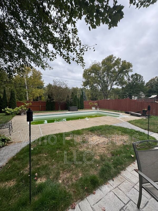 Building Photo - 5 Barkwood Ln