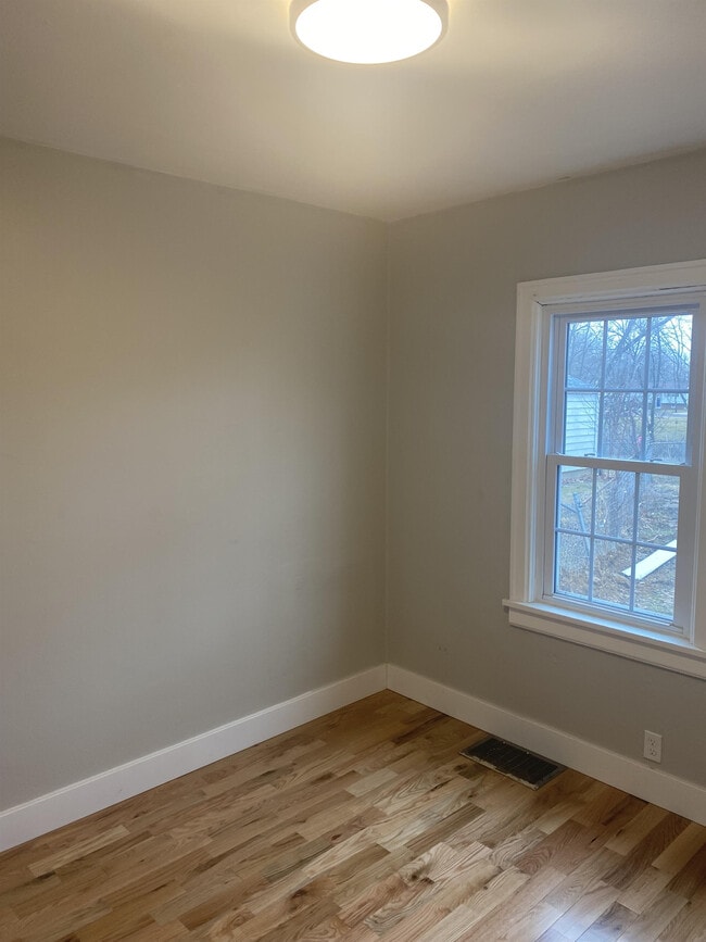 Building Photo - 237 S Thorncrest Ave