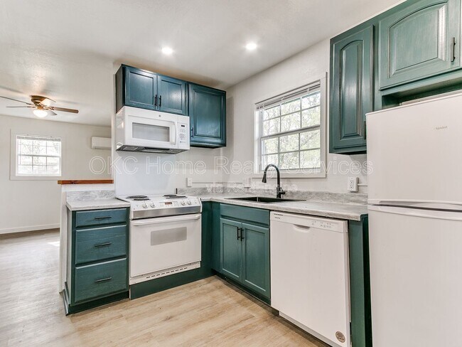 Building Photo - 1812 W Noble Ave