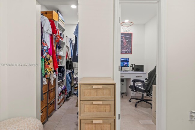 Building Photo - 4200 SW 38th St