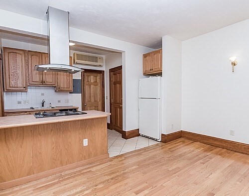 Building Photo - 97 Myrtle St