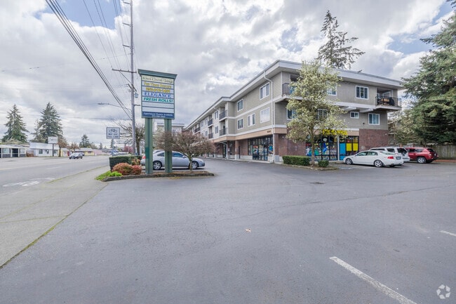 Building Photo - 10240 BG Town Centre Village - Residential