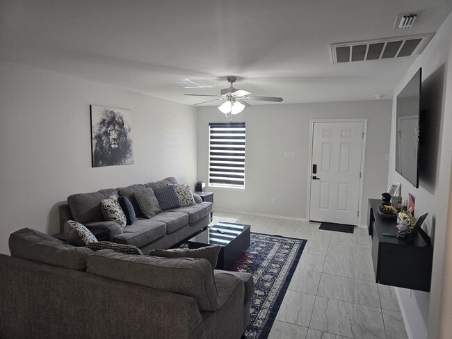 Building Photo - 5807 Seminario Ln