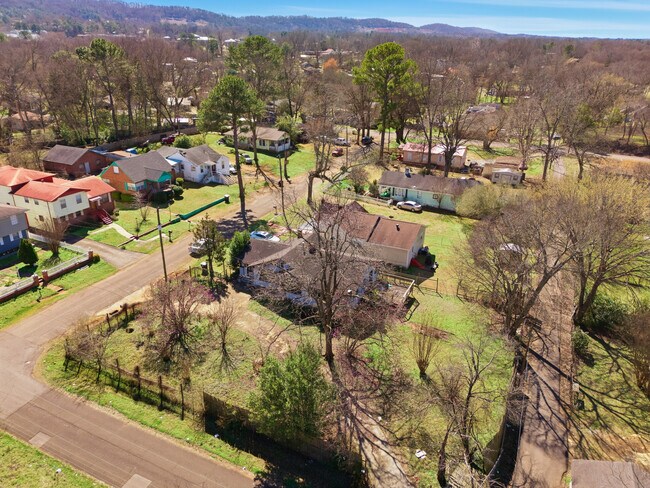 Building Photo - 3332 Walnut Ave SW