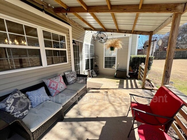 Building Photo - 3 Blanton Ln