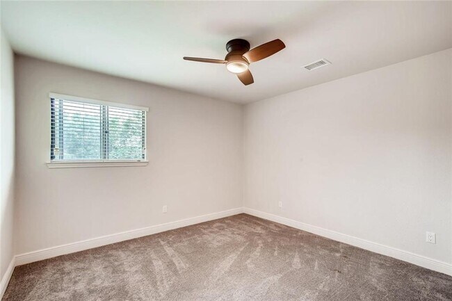 Building Photo - 11401 Oak Knoll Dr