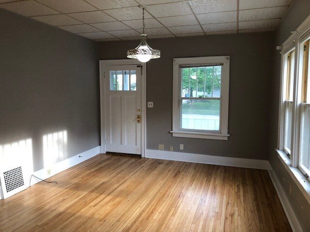 Building Photo - 121 Highland Dr