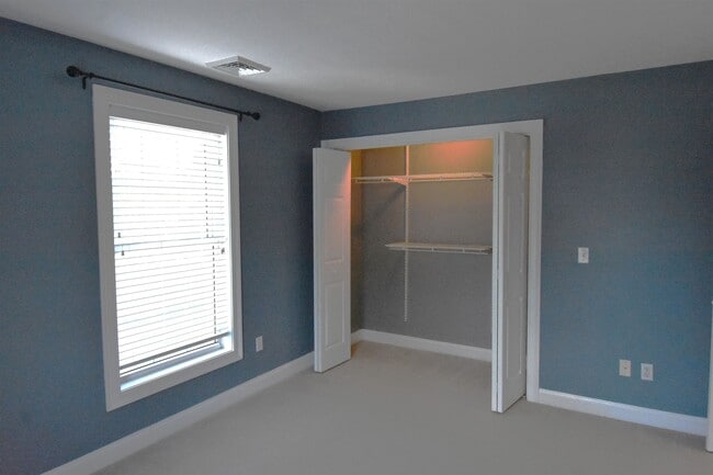 Building Photo - 2246 Elm St