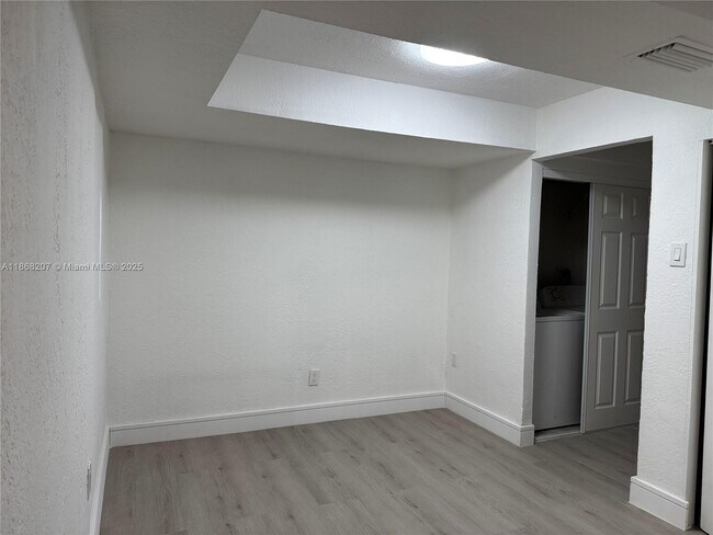 Building Photo - 890 W 81st Pl