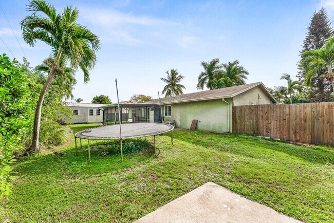 Building Photo - 110 W Rubber Tree Dr