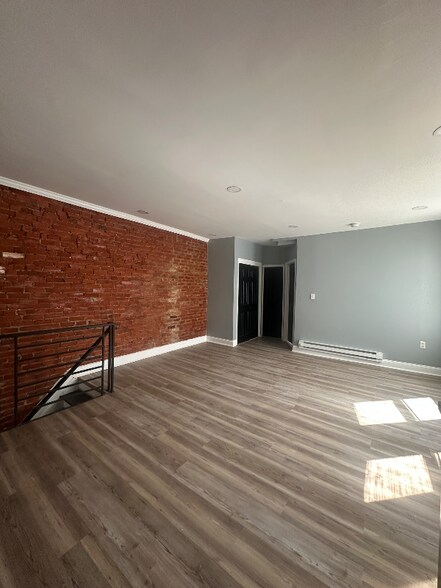 Building Photo - 417 N Salford St