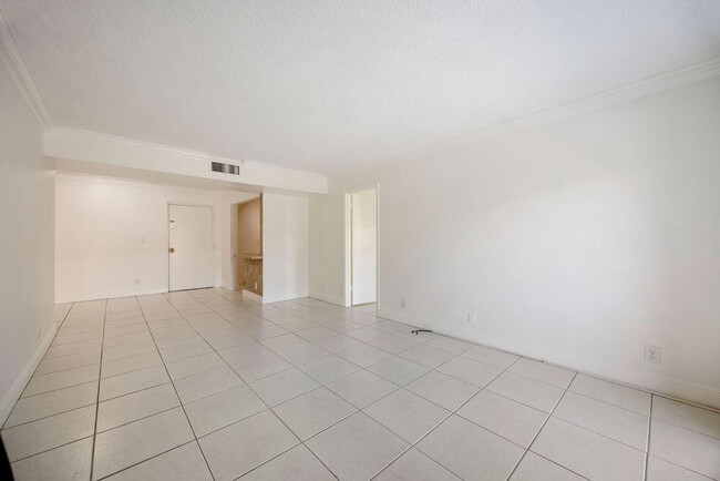 Building Photo - 470 NW 20th St