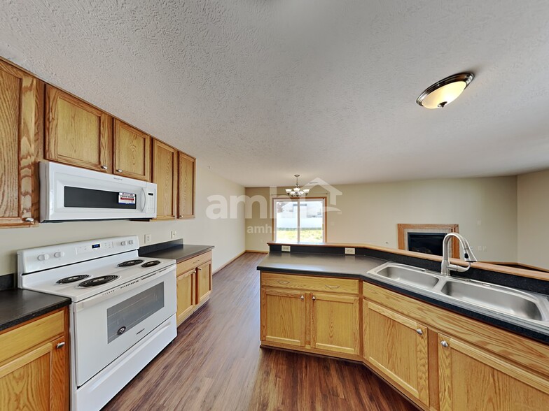 Building Photo - 6875 Tumbleweed Ln