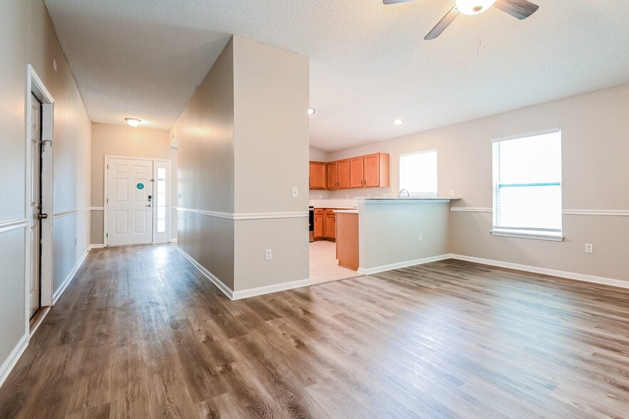 Building Photo - 14414 Woodfield Cir S