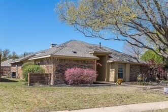 Building Photo - 208 Simmons Dr