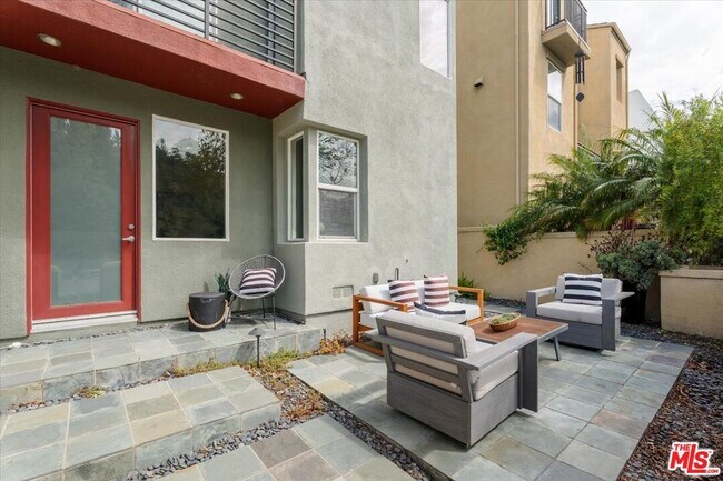 Building Photo - 13027 Bluff Creek Dr