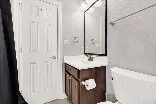 Building Photo - 2815 King's Retreat Cir