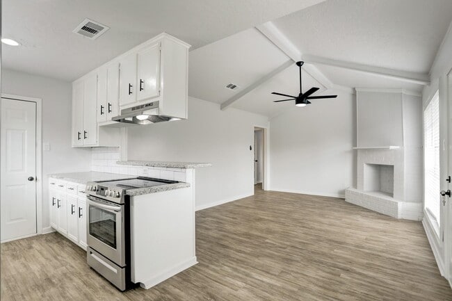 Building Photo - 5613 Armstrong