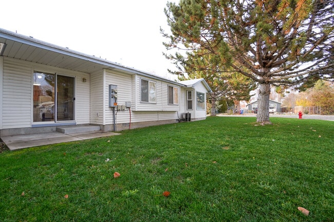 Building Photo - 82 3rd St