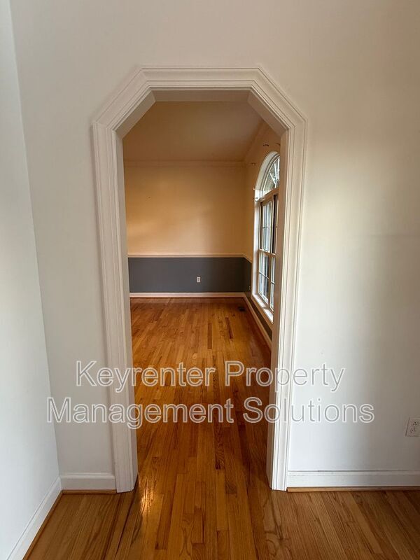 Building Photo - 104 Buckingham Pl