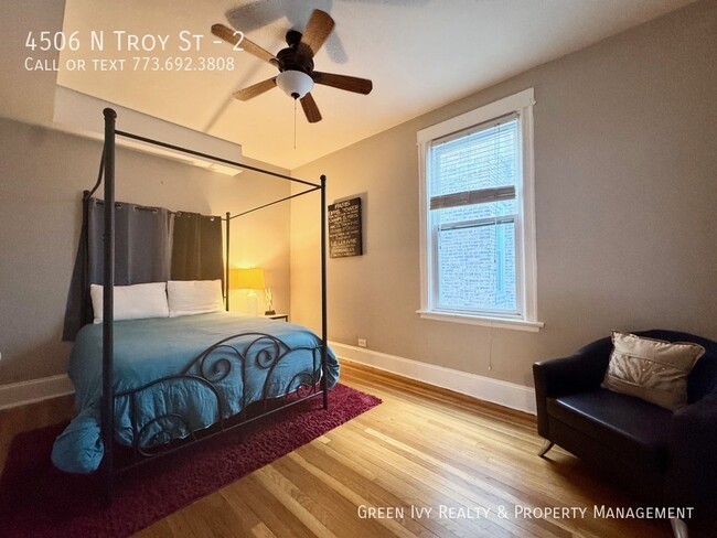 Building Photo - Sunny 2 Bed/1 Bath Steps From Kedzie Brown...