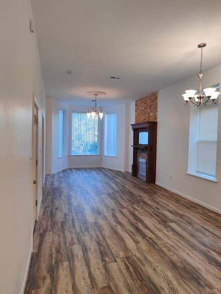 Building Photo - 1326 S Troy St