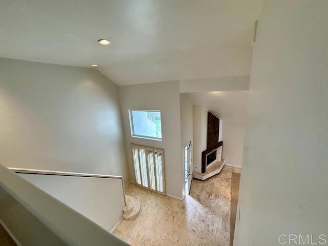 Building Photo - 520 Via De La Valle