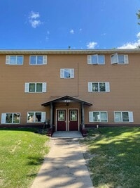 Building Photo - 3 Bedroom Apartment
